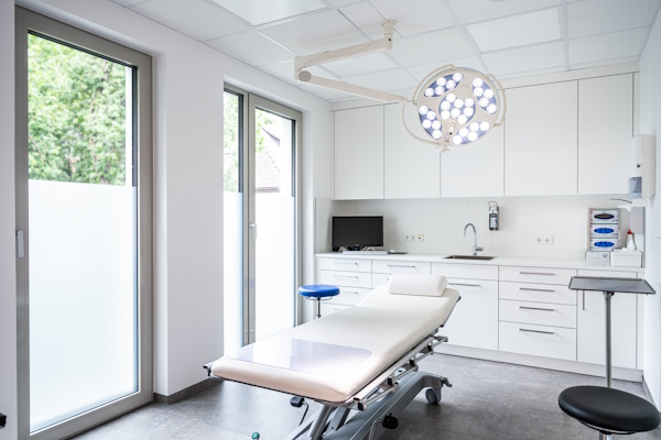 Praxis für Plastische und Ästhetische Chirurgie Reutlingen, Prof. Dr. med. Manuel Held